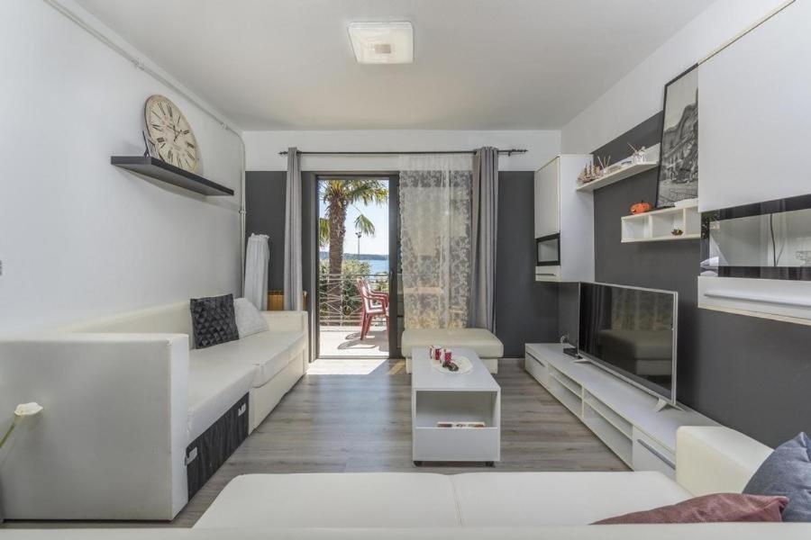 Apartment Zak Новиград Екстериор снимка