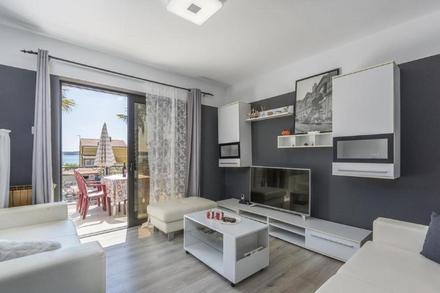 Apartment Zak Новиград Екстериор снимка